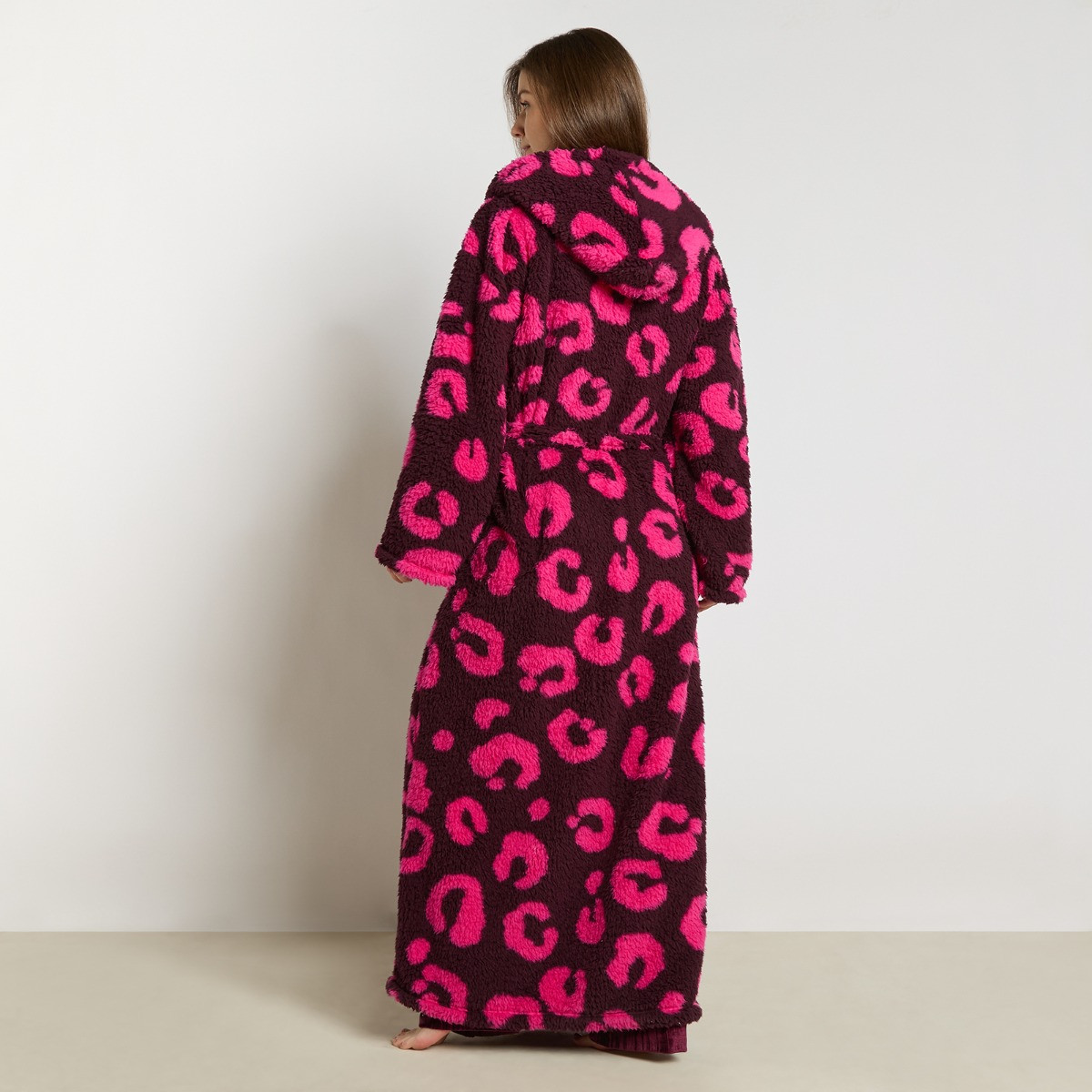 OHS Abstract Leopard Teddy Fleece Floor Length Dressing Gown - Burgundy/Hot Pink>