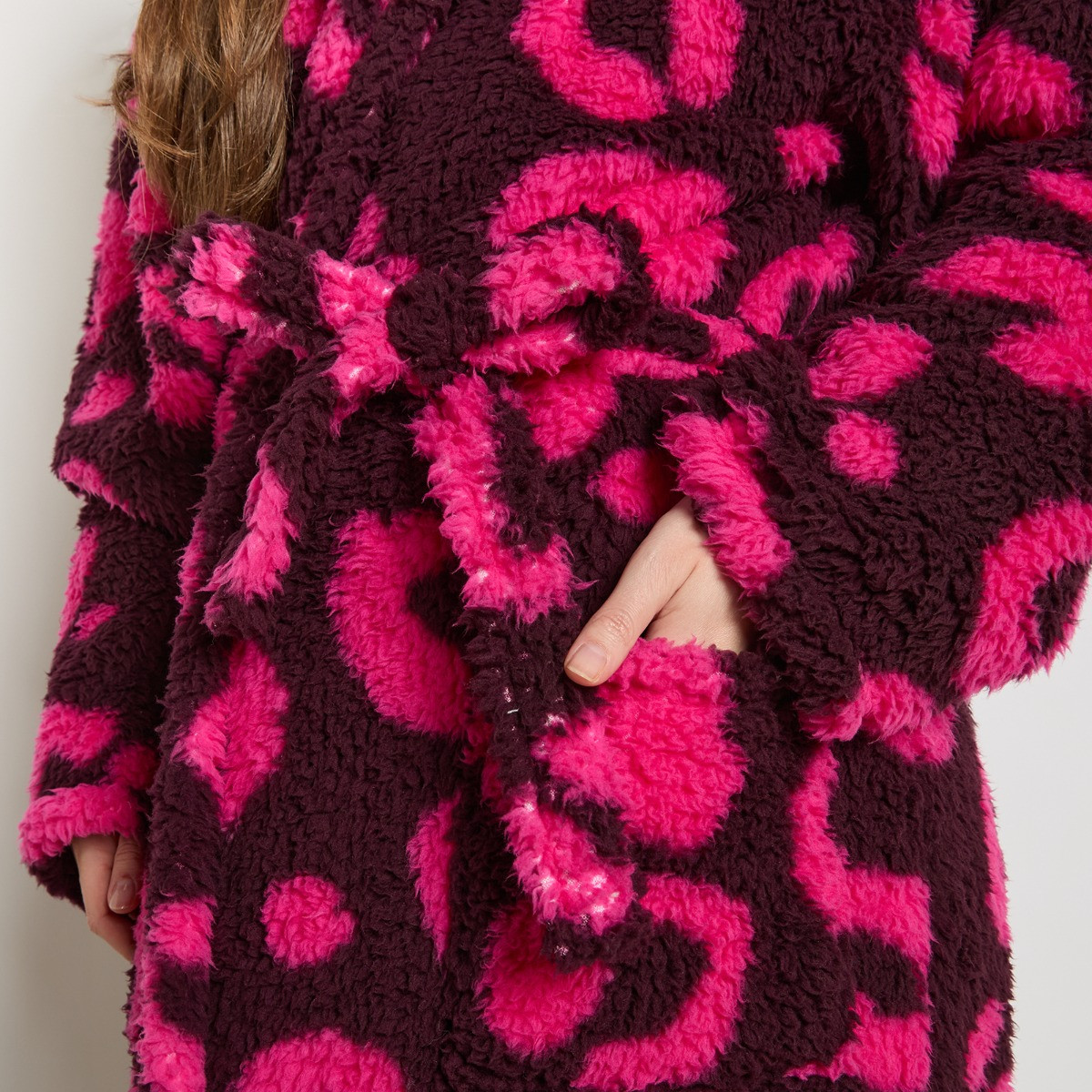 OHS Abstract Leopard Teddy Fleece Floor Length Dressing Gown - Burgundy/Hot Pink>