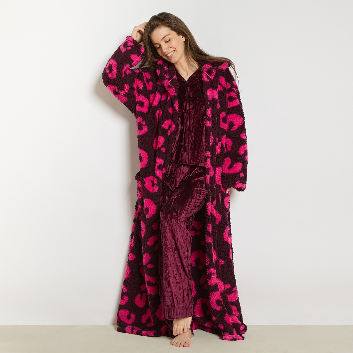OHS Abstract Leopard Teddy Fleece Floor Length Dressing Gown - Burgundy/Hot Pink>