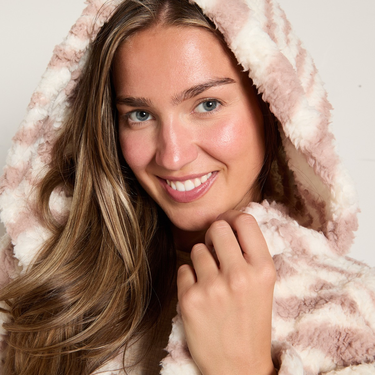 OHS Zebra Teddy Fleece Floor Length Dressing Gown - Beige>