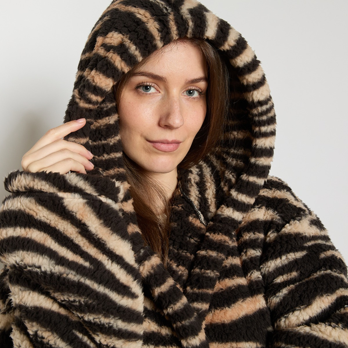 OHS Zebra Teddy Fleece Floor Length Dressing Gown - Natural>