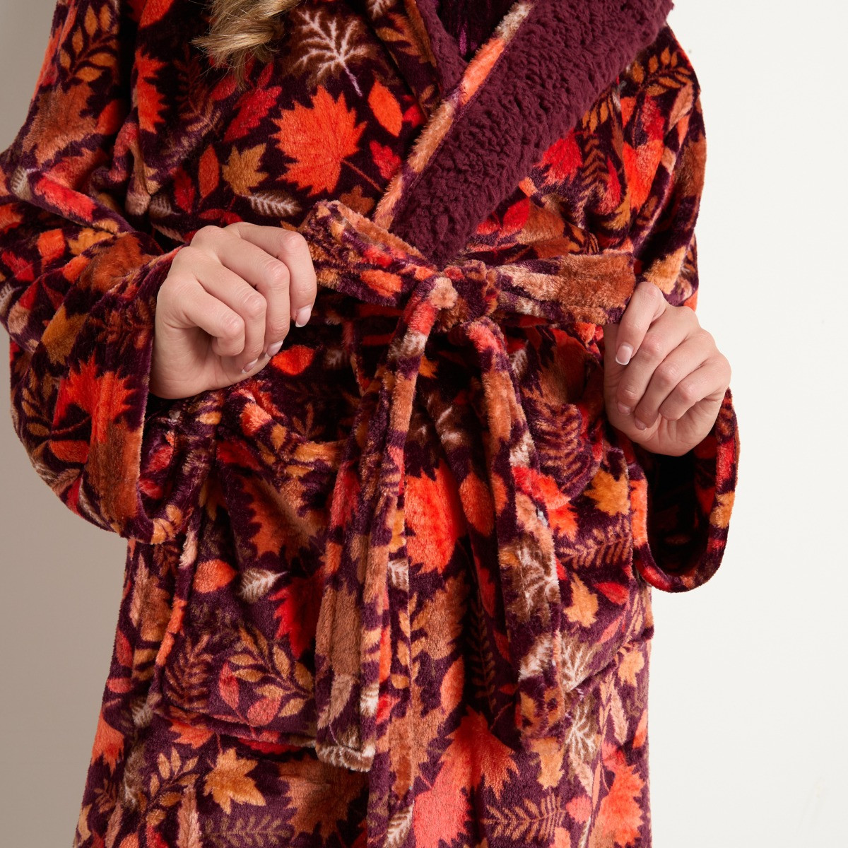 OHS Autumn Leaves Dressing Gown - Multi>