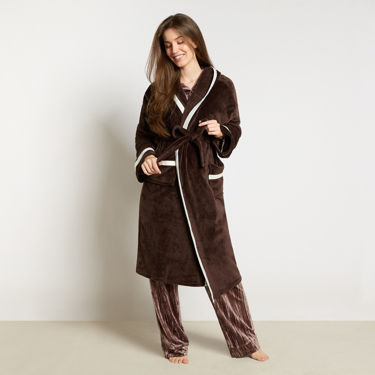 OHS Flannel Fleece Piped Edge Dressing Gown, Adults - Chocolate/White>
