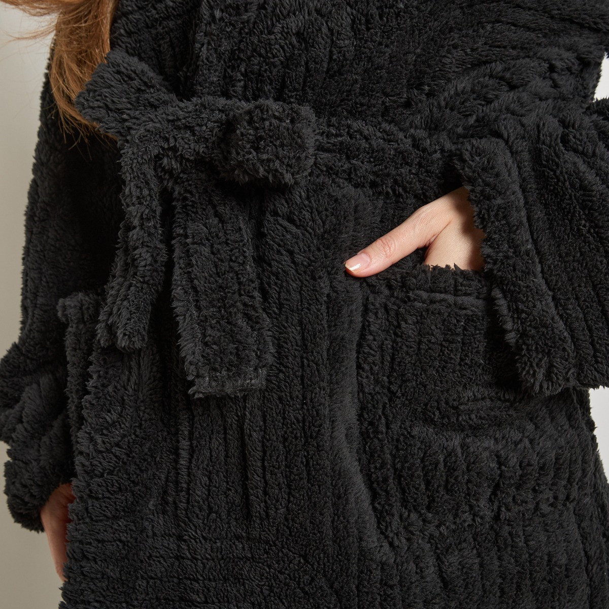 OHS Tufted Arches Fleece Dressing Gown, Adults - Black>