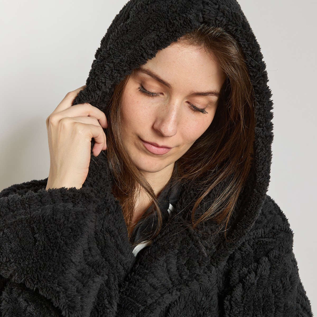 OHS Tufted Arches Fleece Dressing Gown, Adults - Black>
