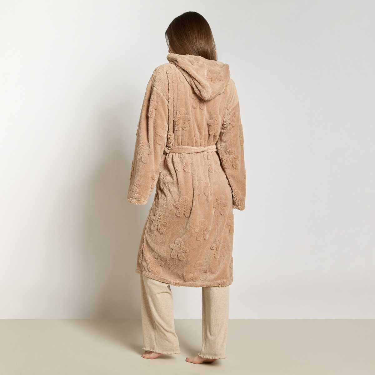 OHS Tufted Gingerbread Man Teddy Fleece Dressing Gown - Beige>