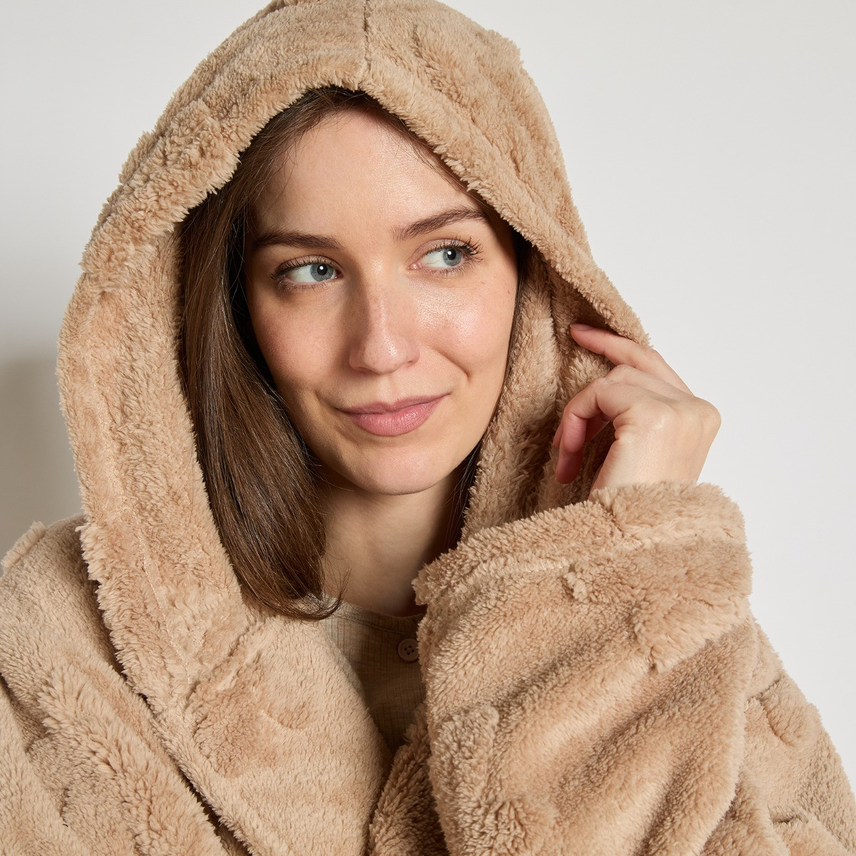 OHS Tufted Gingerbread Man Teddy Fleece Dressing Gown - Beige>