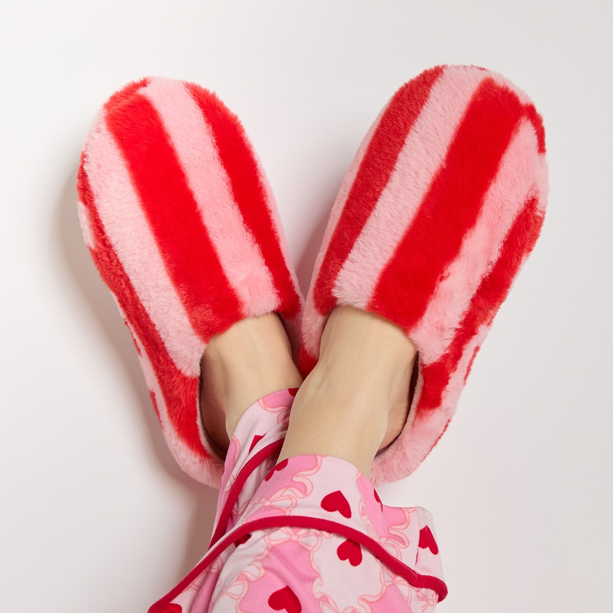 OHS Candy Stripe Faux Fur Slippers - Pink/Red>