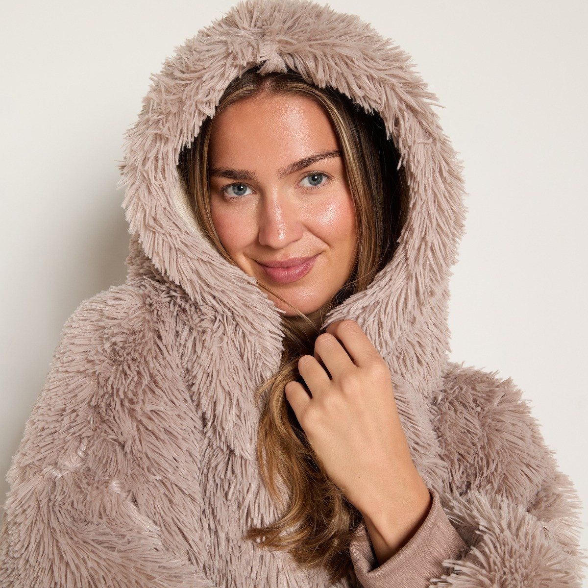 OHS Fluffy Hoodie Blanket - Natural>