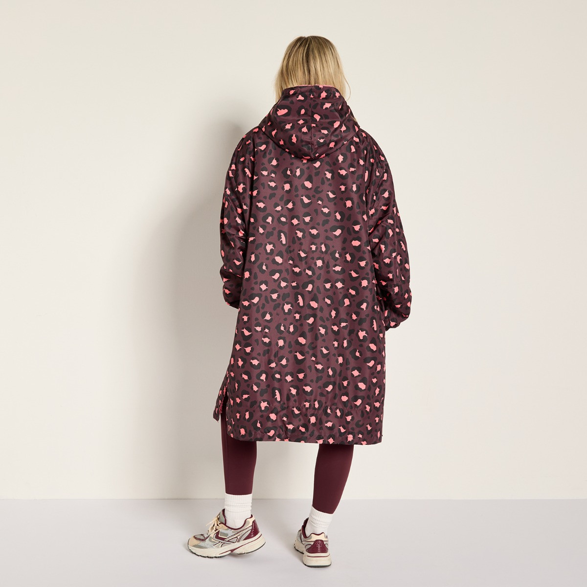 OHS Adults Water Resistant Leopard Print Sherpa Drying Robe - Burgundy>