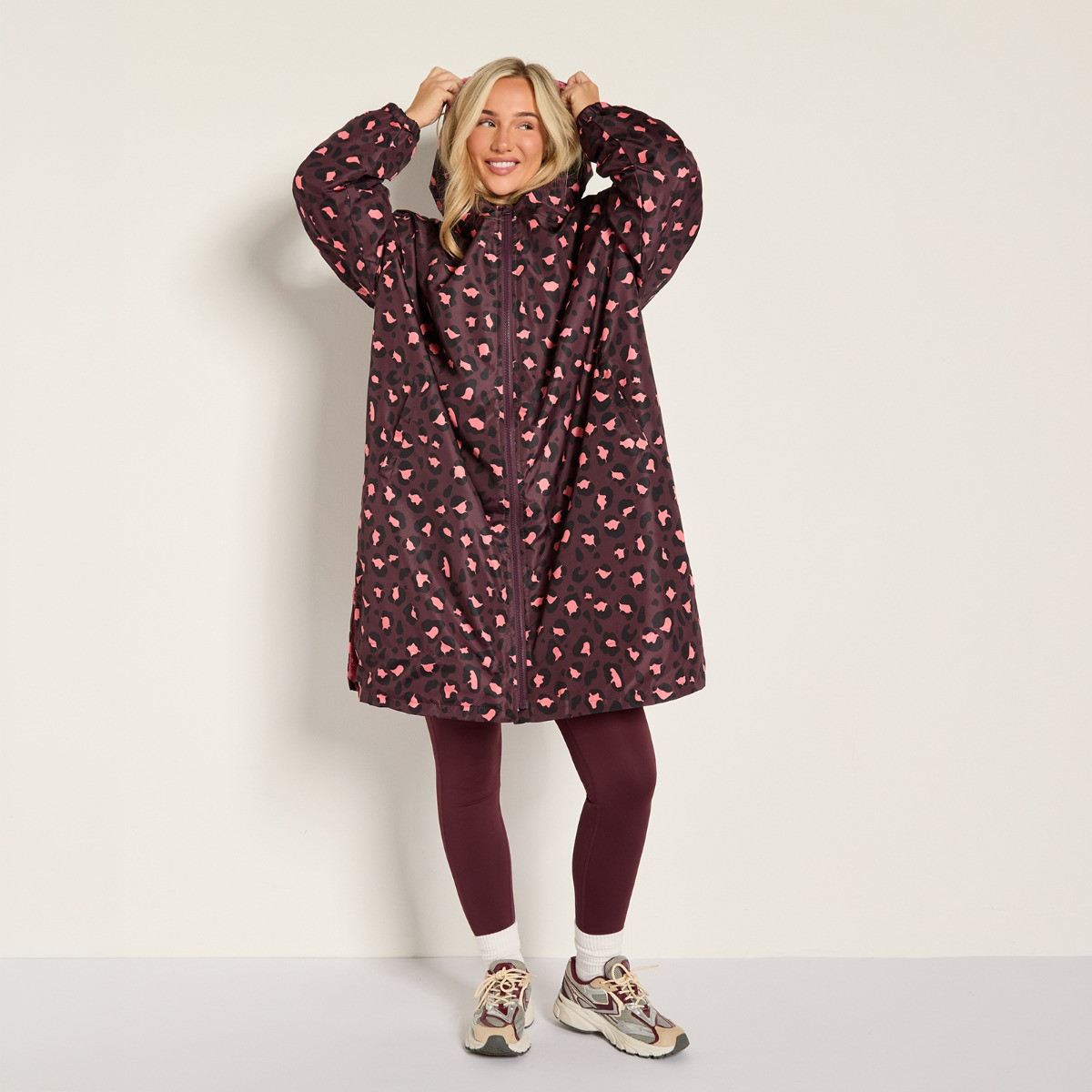 OHS Adults Water Resistant Leopard Print Sherpa Drying Robe - Burgundy>