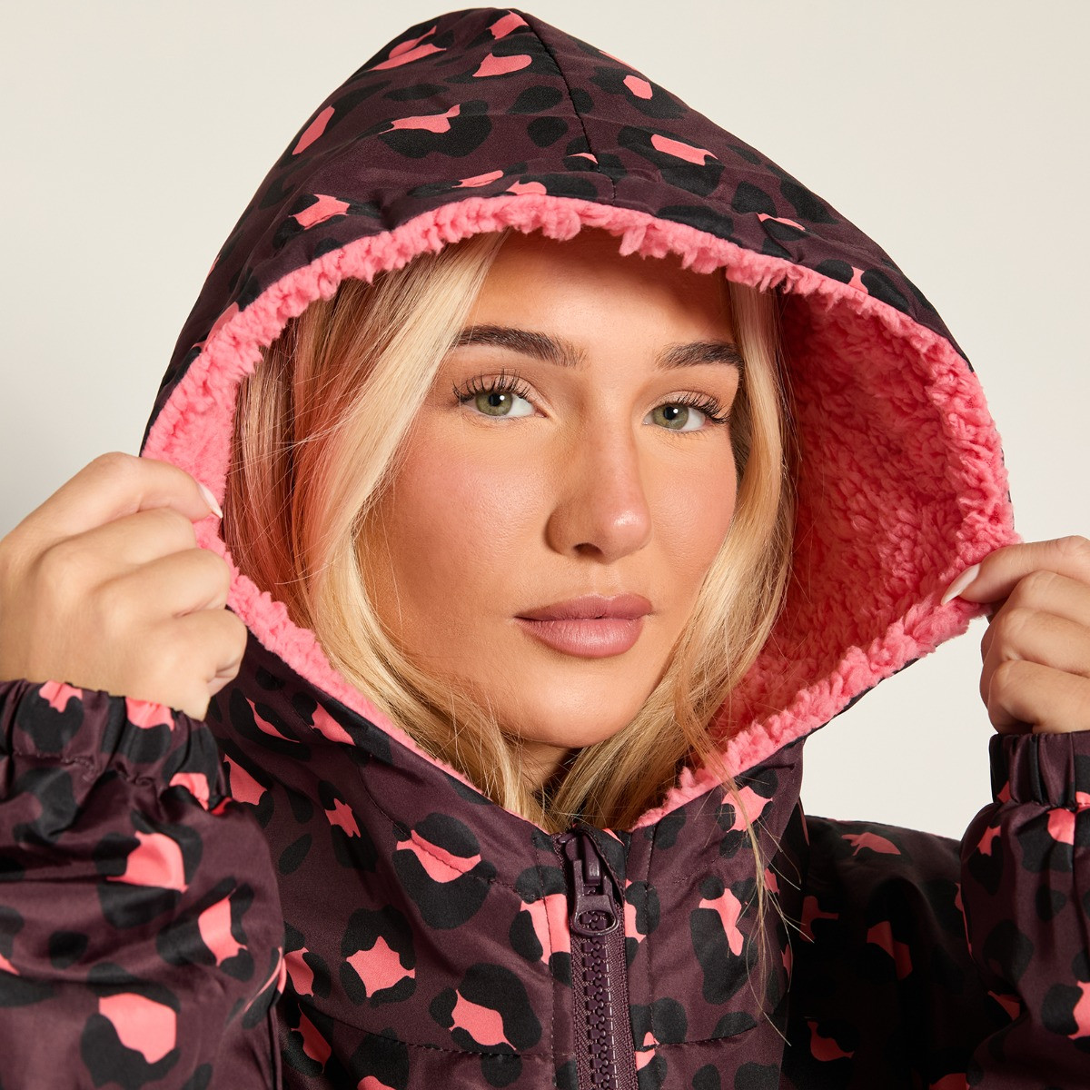 OHS Adults Water Resistant Leopard Print Sherpa Drying Robe - Burgundy>