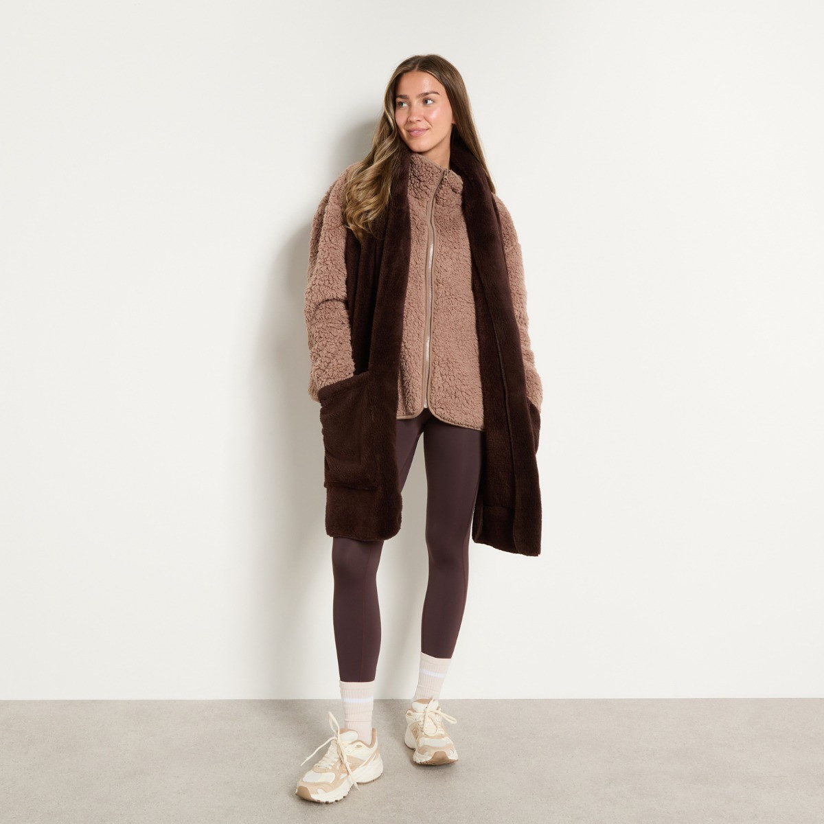 OHS Teddy Fleece Pocket Scarf - Chocolate>