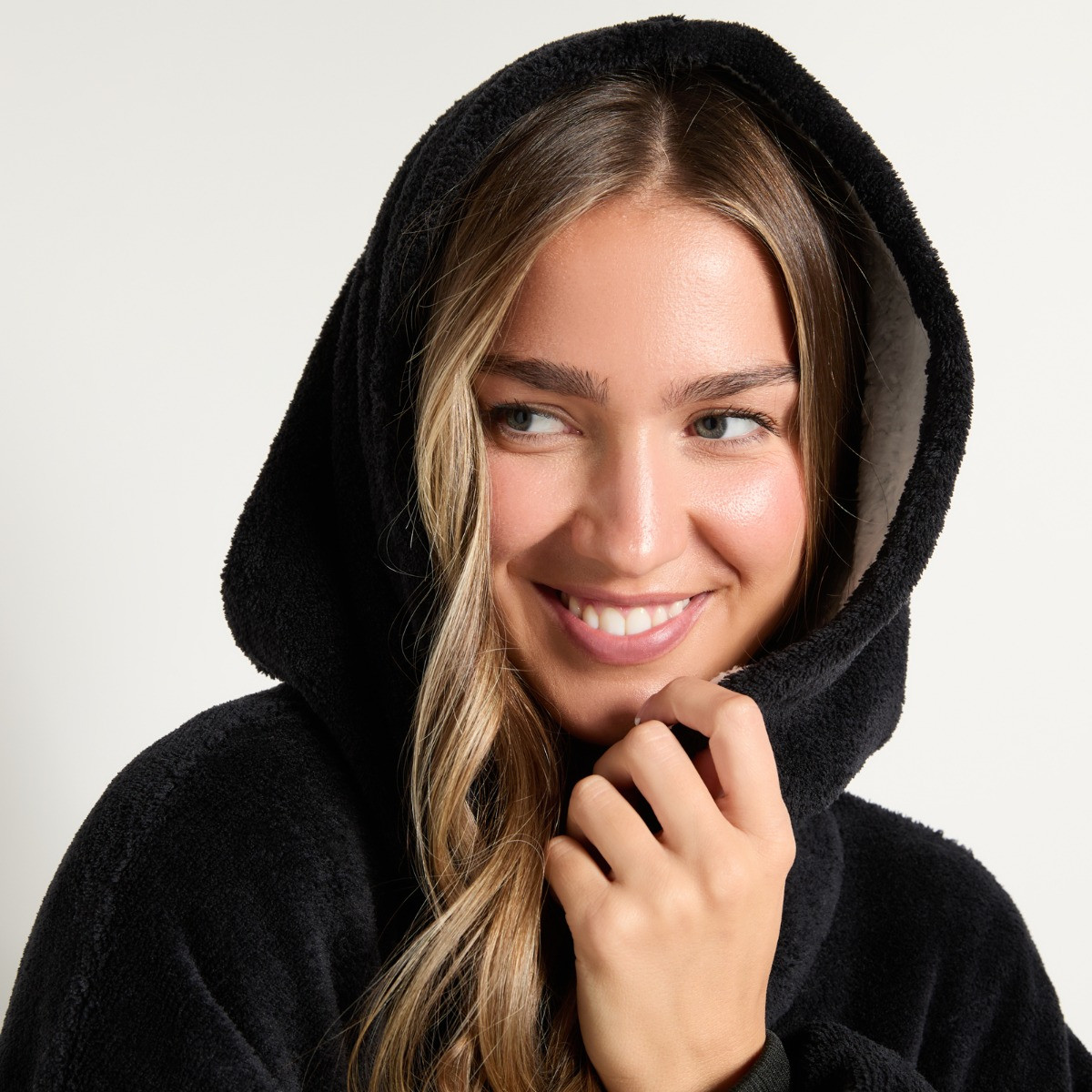 OHS Extra-Long Electric Heated Hoodie Blanket - Black>