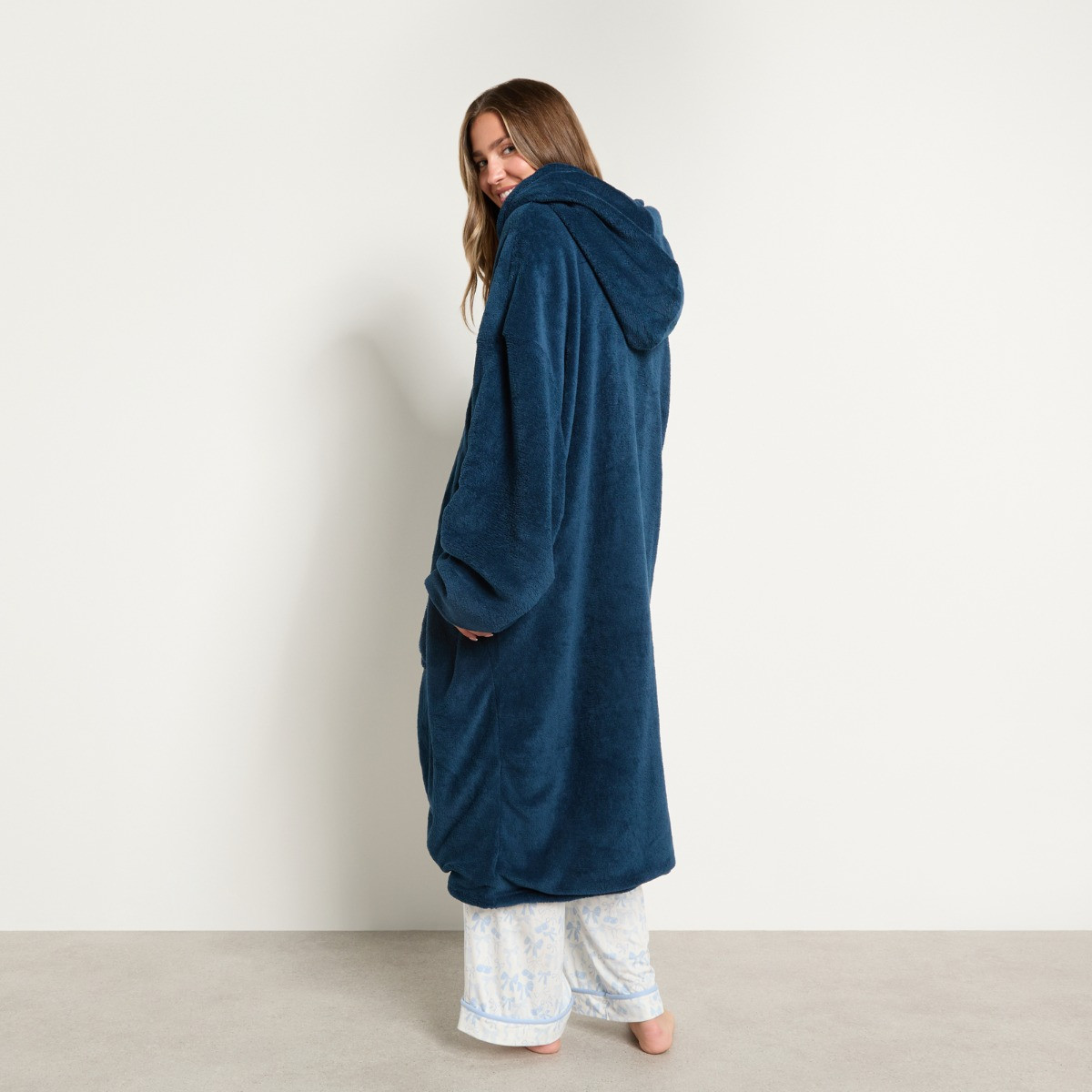 OHS Extra-Long Electric Heated Hoodie Blanket - Navy>