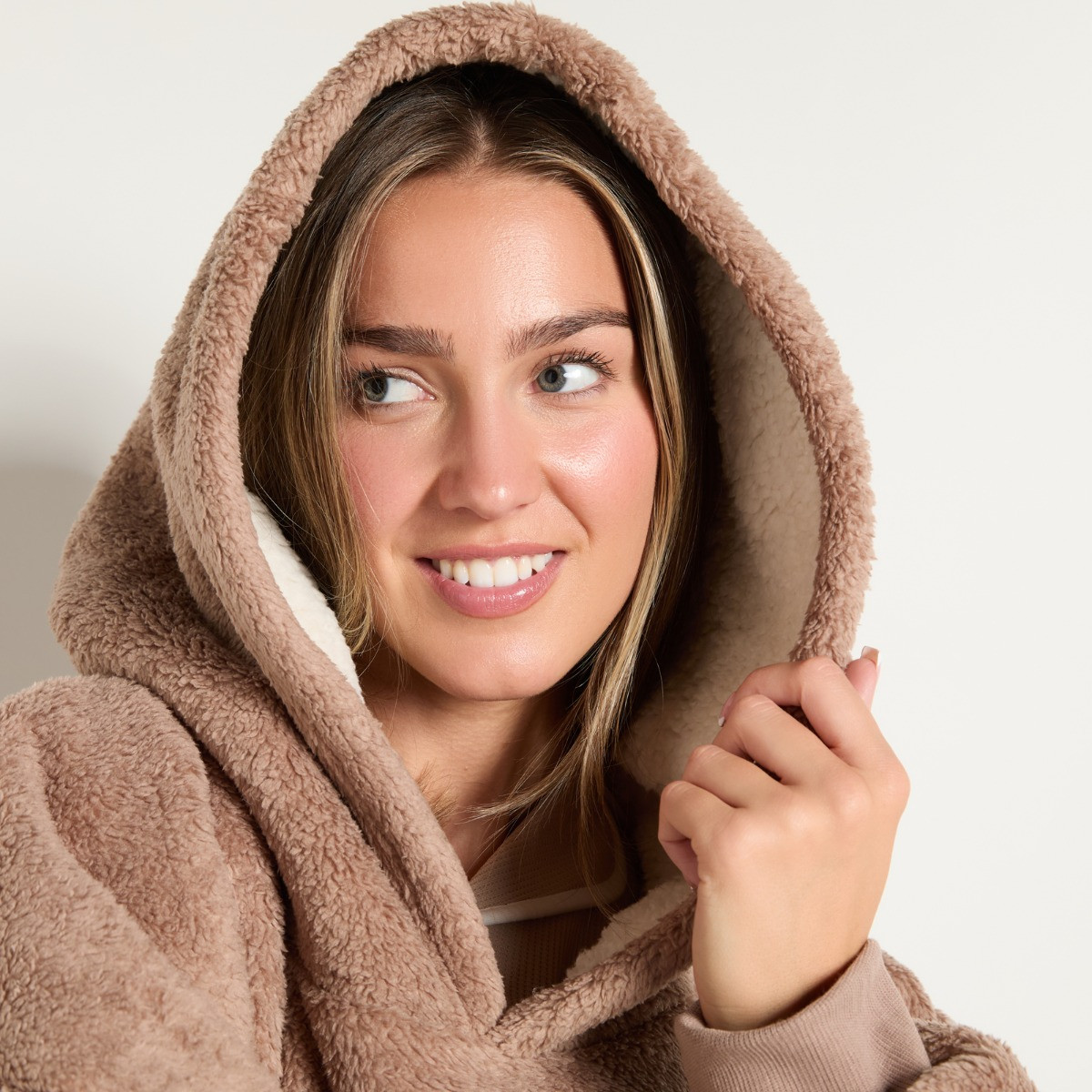 OHS Teddy Fleece Sherpa Reverse Hoodie Blanket - Mink>