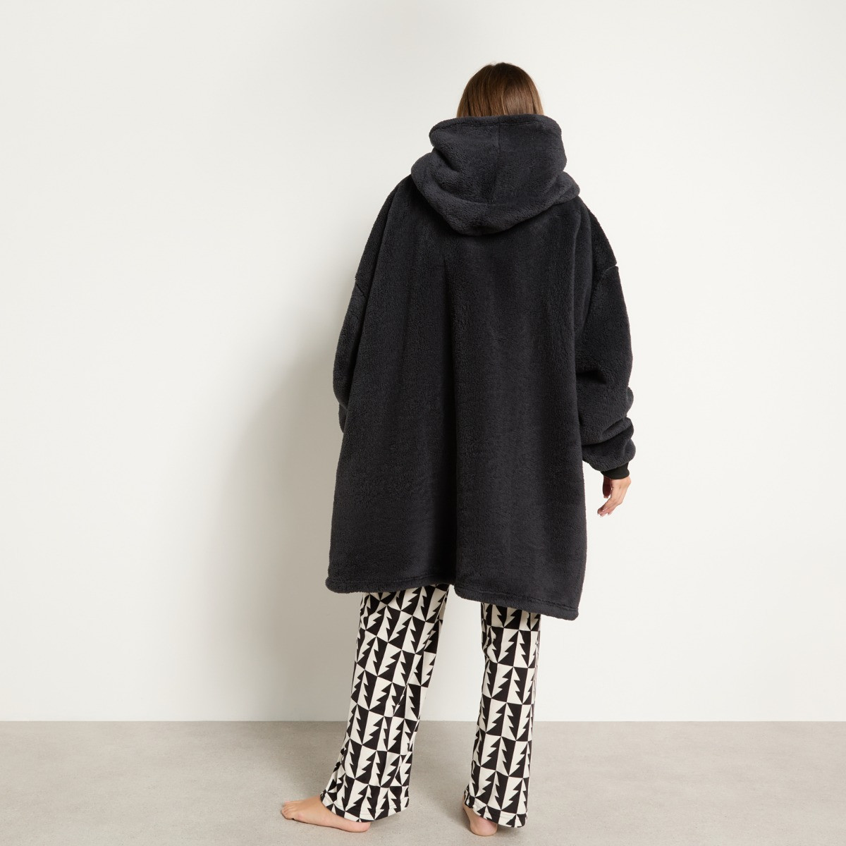 OHS Teddy Fleece Sherpa Reverse Hoodie Blanket - Black>