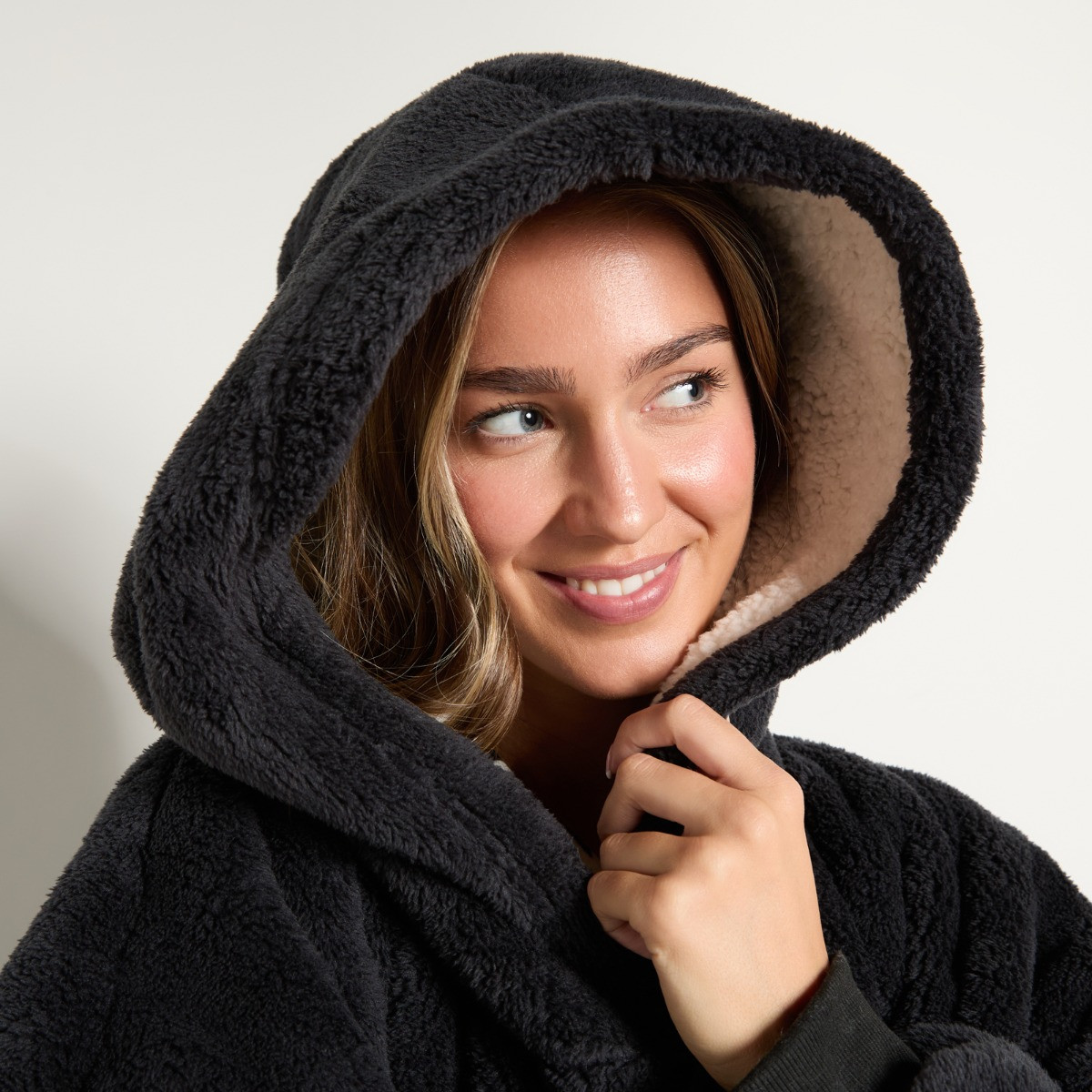OHS Teddy Fleece Sherpa Reverse Hoodie Blanket - Black>