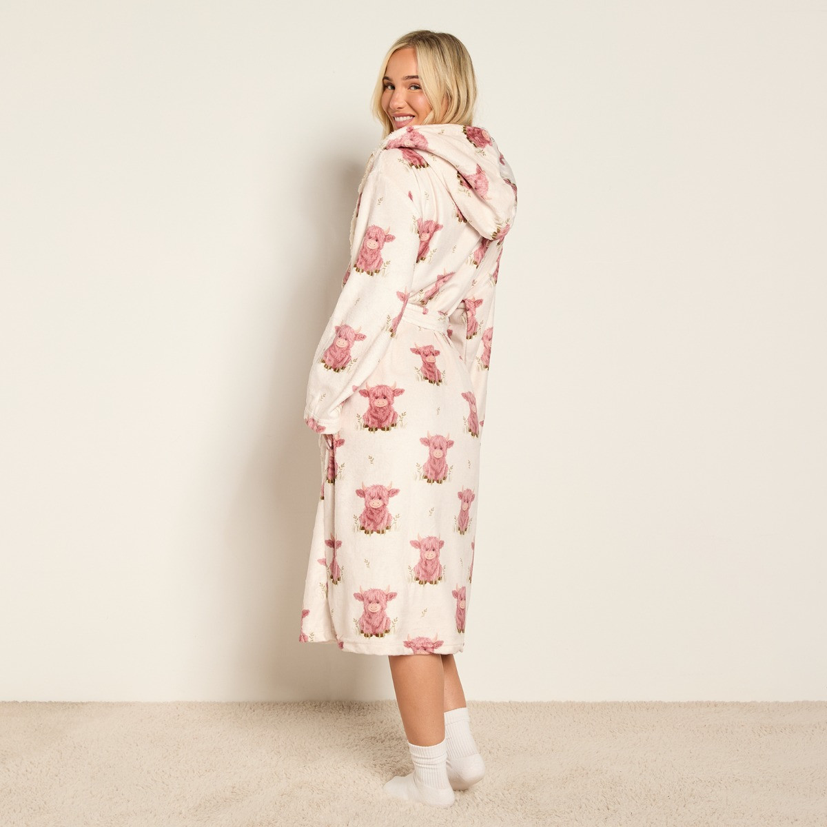 OHS Harry the Highland Cow Print Dressing Gown - Cream>