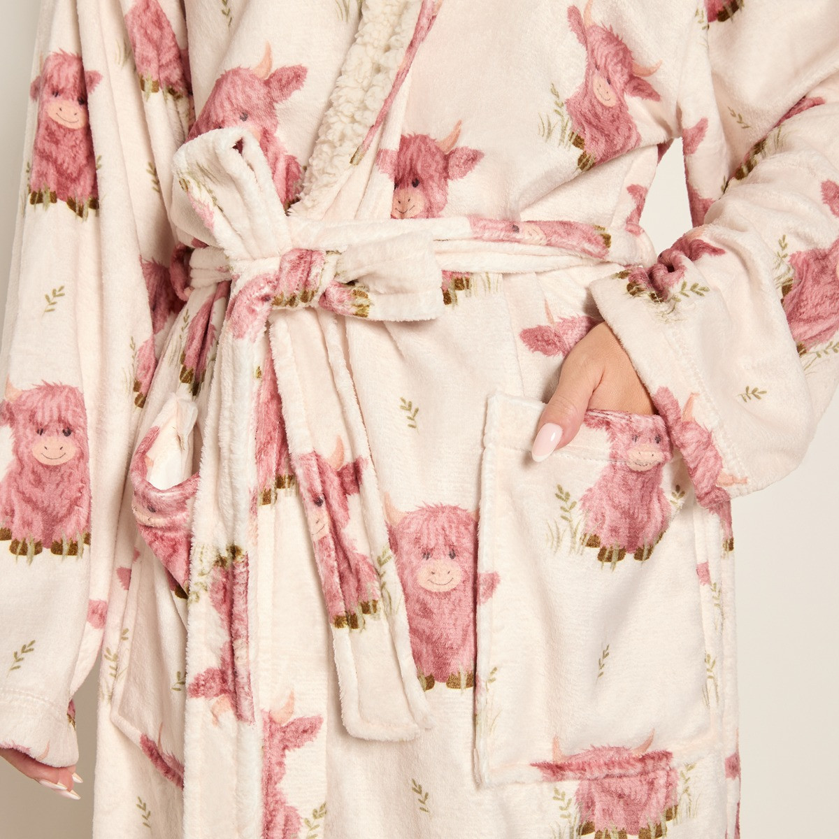 OHS Harry the Highland Cow Print Dressing Gown - Cream>