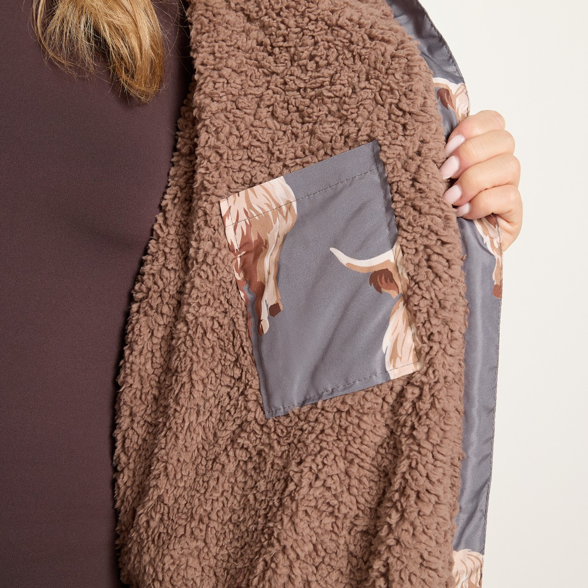 OHS Adults Water Resistant Sherpa Harry the Highland Cow Print Drying Robe - Grey/Brown >