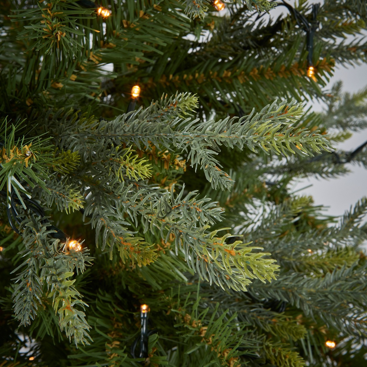 OHS Artificial Norway Spruce Pre-Lit Christmas Tree with White LEDs, Green - 7ft>