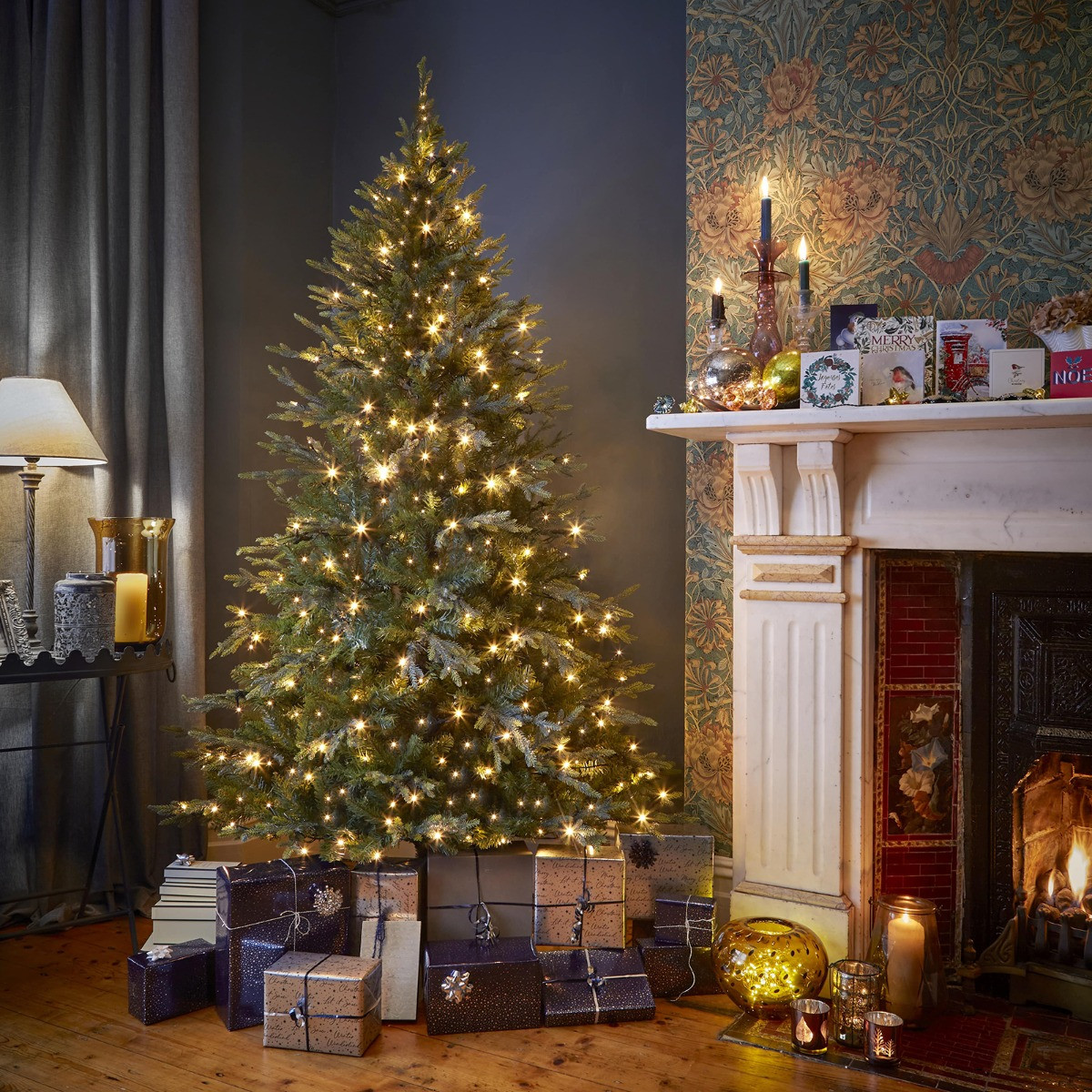 OHS Artificial Norway Spruce Pre-Lit Christmas Tree with White LEDs, Green - 7ft>