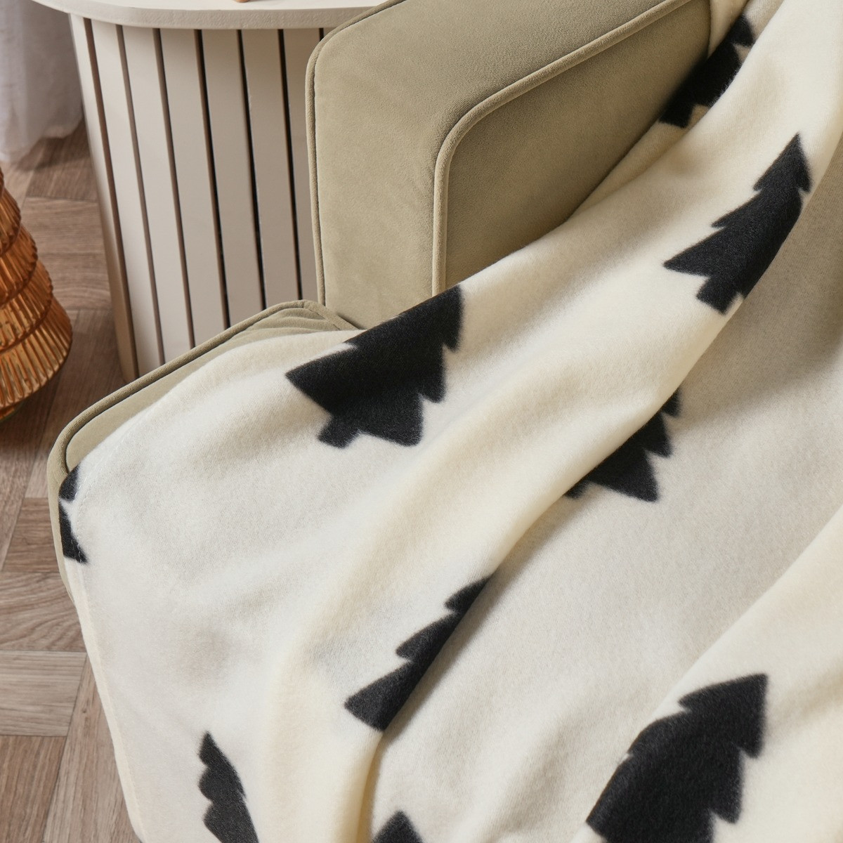OHS Christmas Tree Print Fleece Throw - Cream>