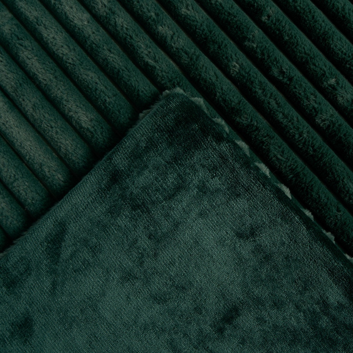 OHS Faux Fur Thick Ribbed Throw - Green>