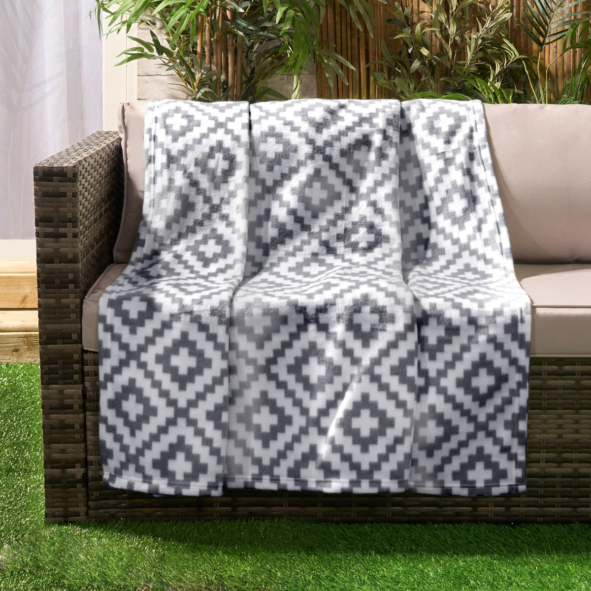 OHS Fleece Geometric Print Throw - Grey>