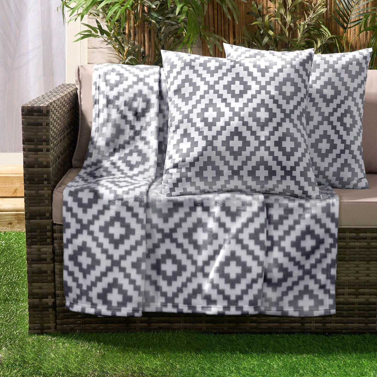 OHS Fleece Geometric Print Throw - Grey>
