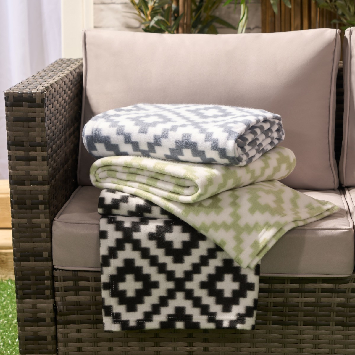 OHS Fleece Geometric Print Throw - Grey>