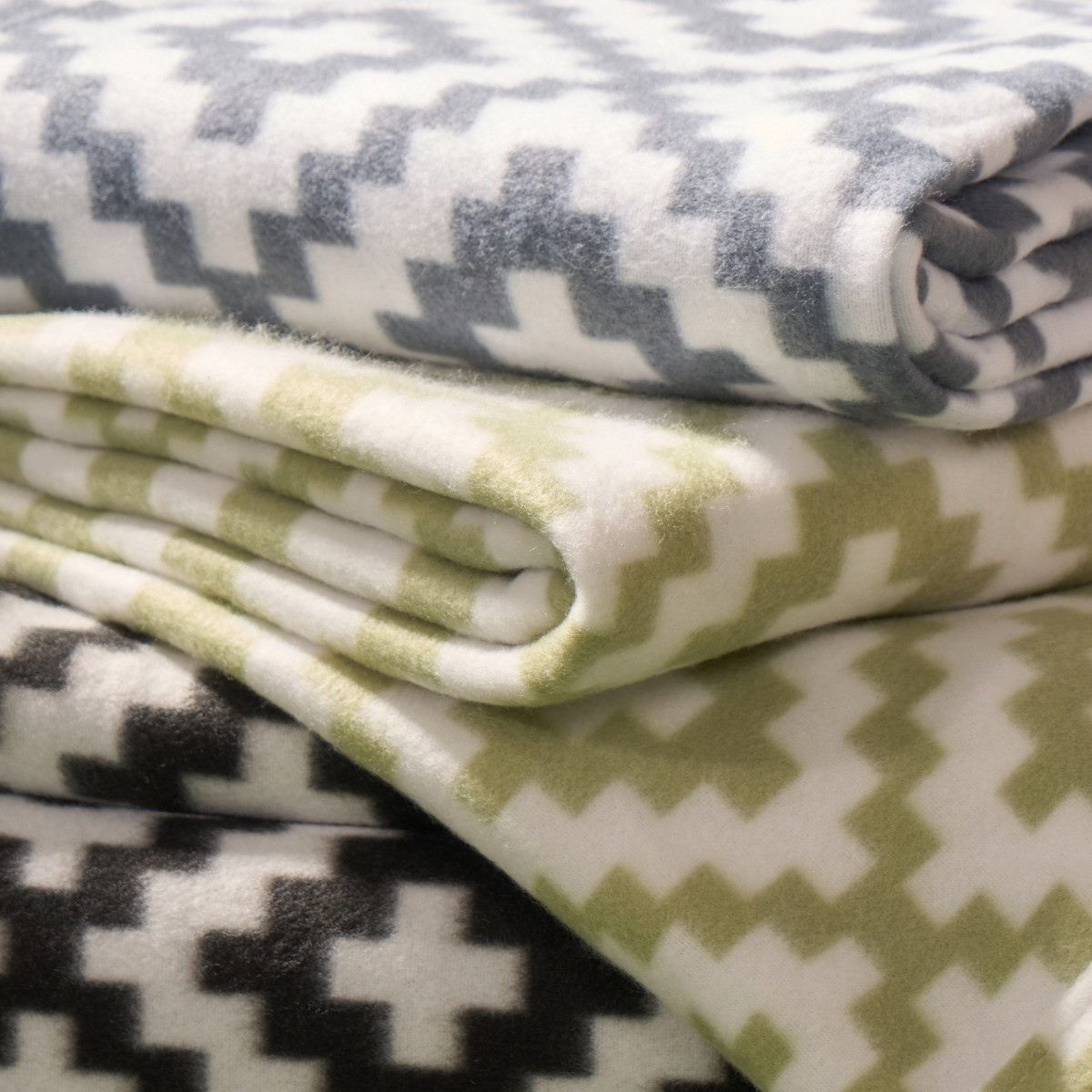 OHS Fleece Geometric Print Throw - Grey>