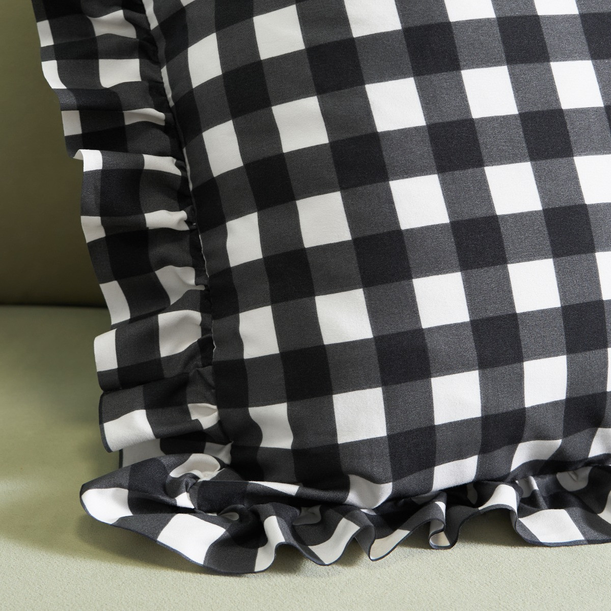 OHS 4 Pack Gingham Check Frill Cushion Covers with Cushion - Monochrome>