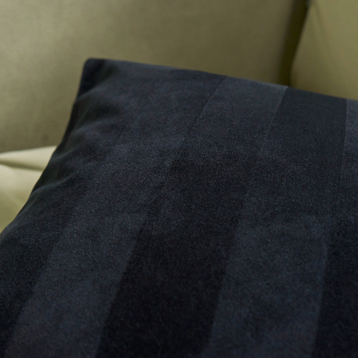 OHS 4 Pack Stripe Velvet Cushion Covers - Black>