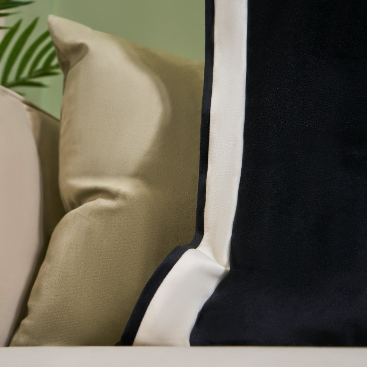 OHS Oxford Edge Cushion Cover - Black/ White>