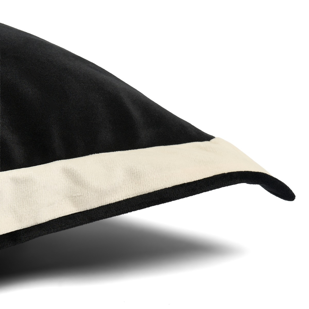OHS Oxford Edge Cushion Cover - Black/ White>