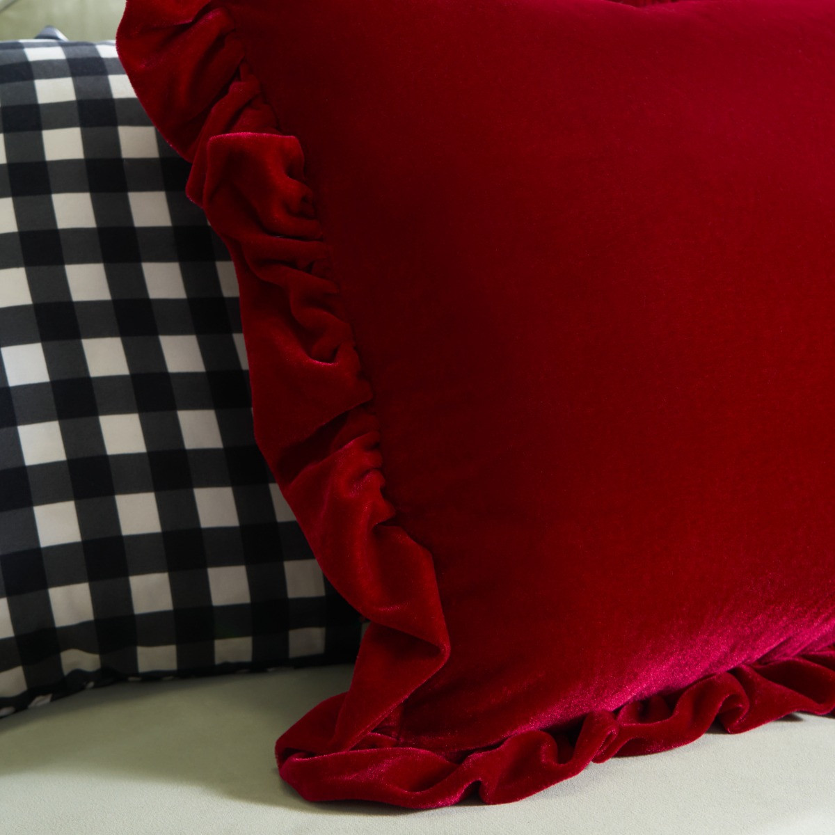 OHS Velvet Plush Cushion Cover - Red>