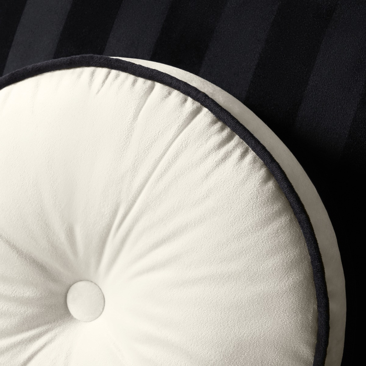 OHS Velvet Round Shaped Cushion - Cream/Black>