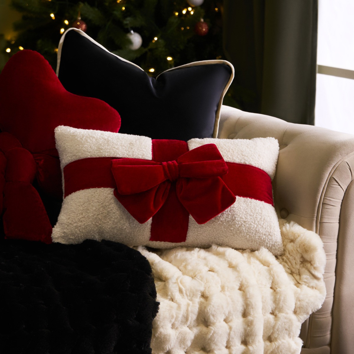 OHS Bow Wrapped Cushion - Red/Cream>