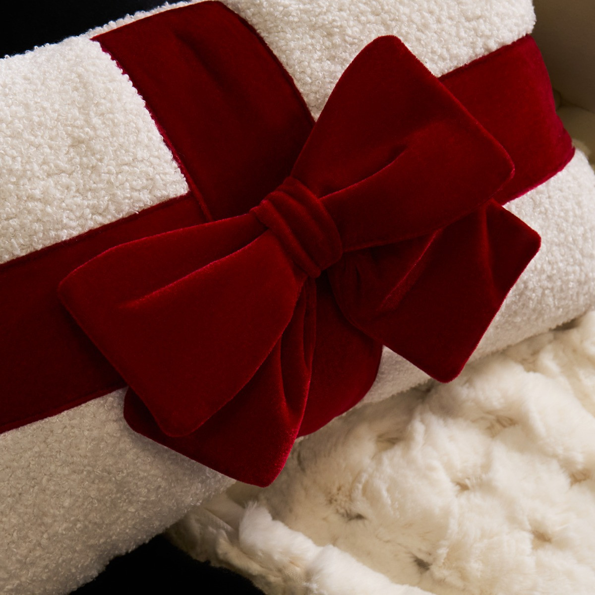OHS Bow Wrapped Cushion - Red/Cream>