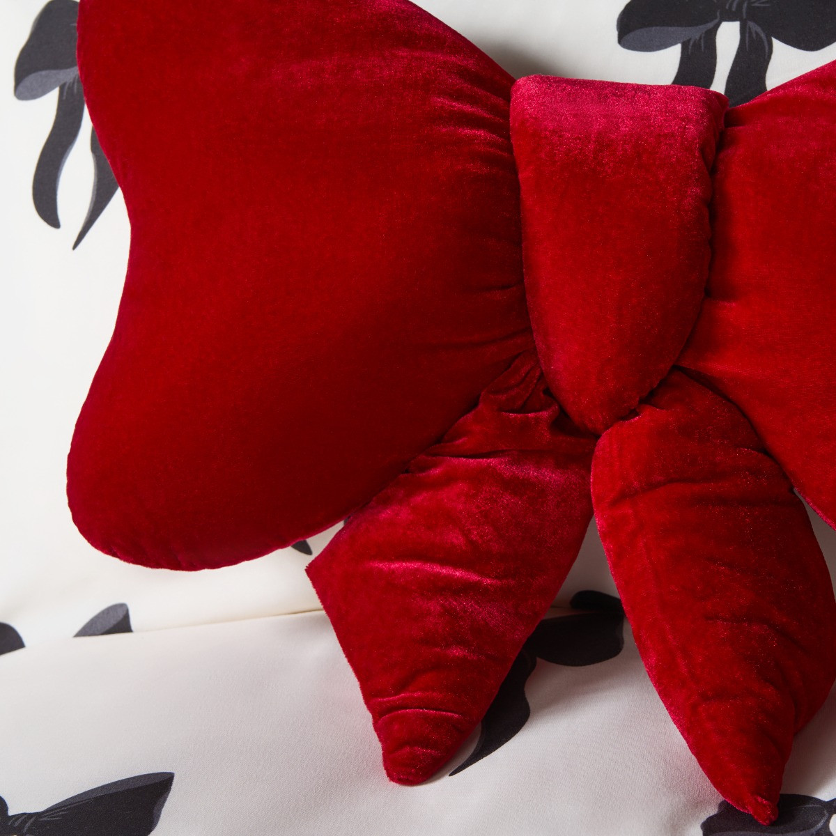OHS Velvet Bow Shaped Cushion - Red>