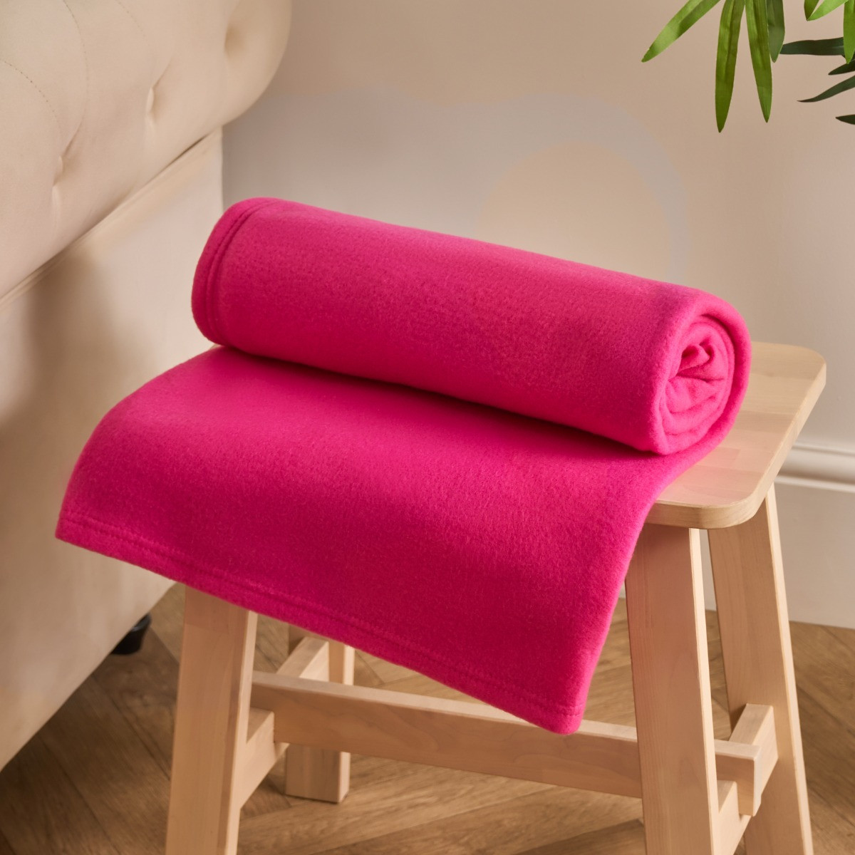 OHS Plain Fleece Throw, Hot Pink - 125 x 150cm>