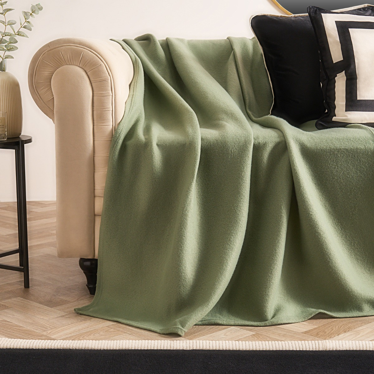 OHS Plain Fleece Throw, Evergreen - 125 x 150cm>