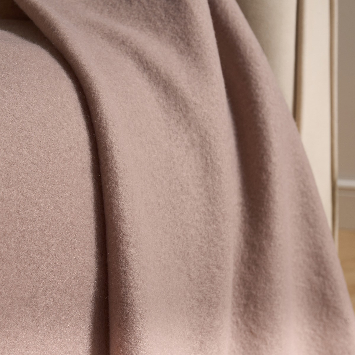 OHS Plain Fleece Throw - Mocha>