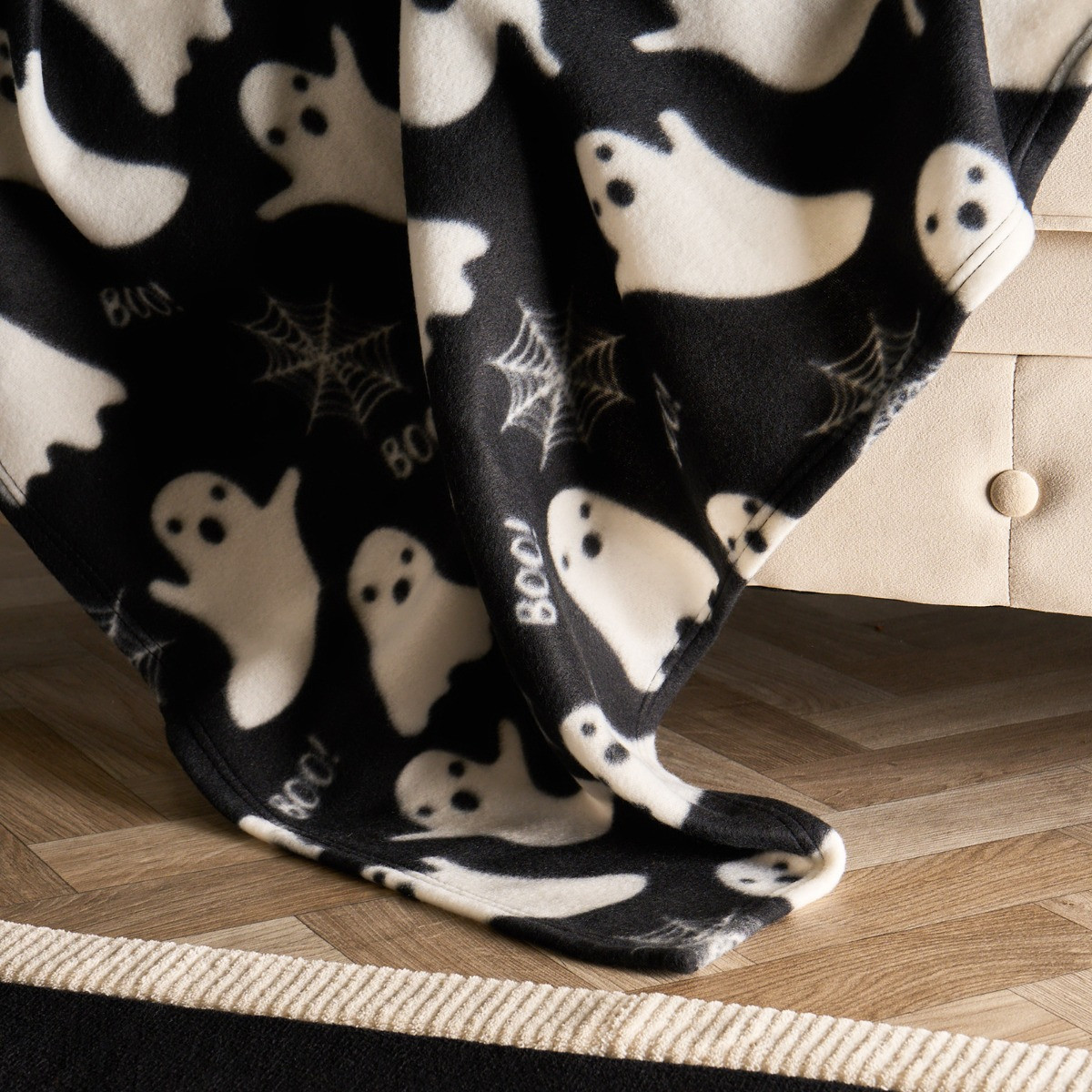 OHS Ghost Fleece Throw - Black  >