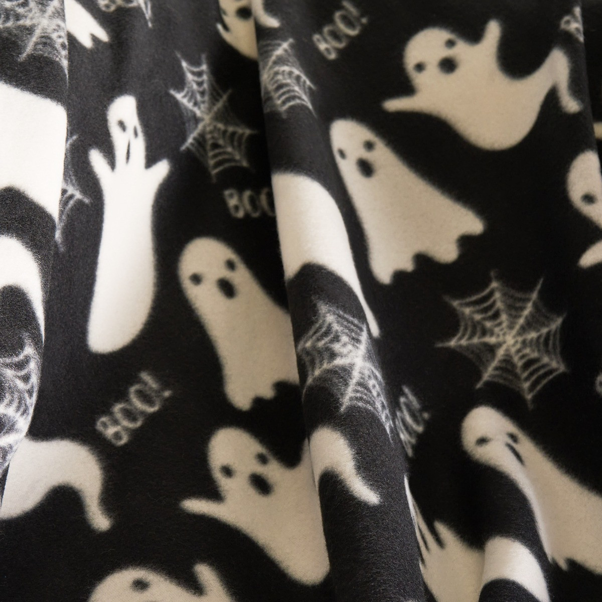 OHS Ghost Fleece Throw - Black  >