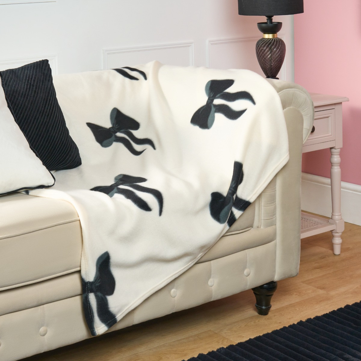 OHS Bow Print Fleece Throw - Monochrome>