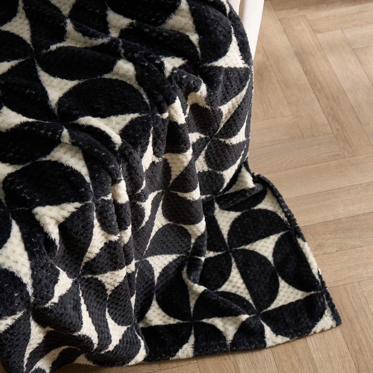 OHS Half-Circle Waffle Fleece Throw - Monochrome>