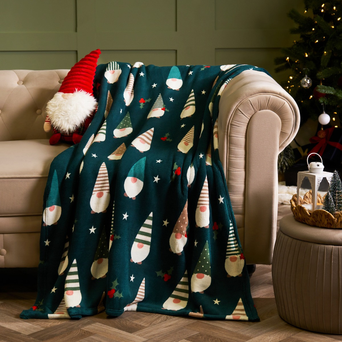 OHS Gonk Print Christmas Throw - Green>